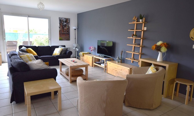 Vensac House | Large house near beach. 10 beds, 3 bathrooms. Lovely enclosed garden.