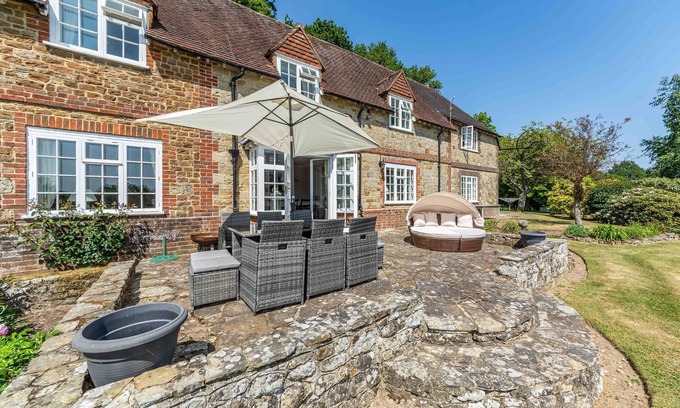 Woolbeding House | Large House With Tennis Court and Games Room!
