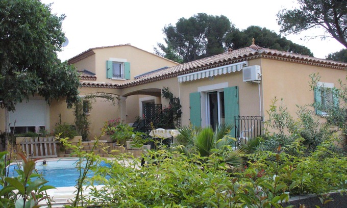 Nimes City Centre Villa | Large Independent Studio, Quiet, in Nîmes, terrace and pool, Greenery setting