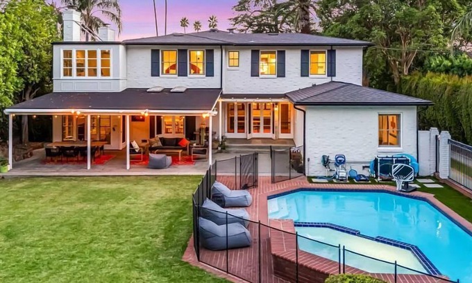 Altadena House | Large & Light-filled Pool Home