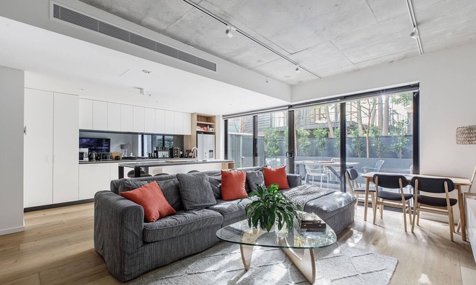 Prahran Apartment | Large Luxurious Prahran Ground Apartment. Large Courtyard!