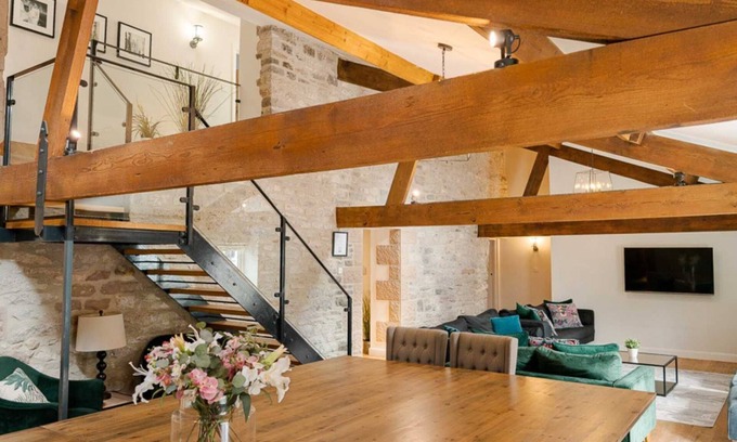 Newton Grange House | Large luxury farmhouse retreat situated in a rural hamlet, perfect for large gatherings of up to 50