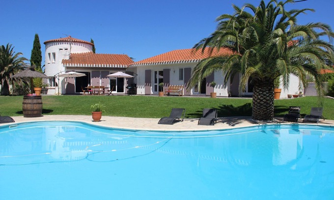 Pollestres Villa | Large Mediterranean Villa Private swimming pool Air-conditioned rooms for 10 people 4*.