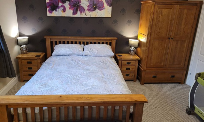 Hockering House | Large modern 5 Bed Detached Home with fire pit & off road parking for 4 cars.