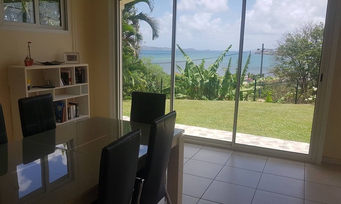 Tartane Apartment | Large modern apartment with sea view, garden and terrace