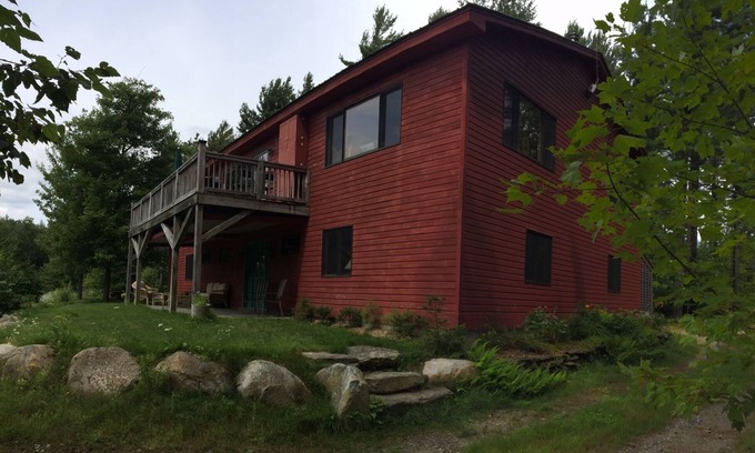 Williamsville House | Large modern house with huge open great room and four large bedrooms with baths