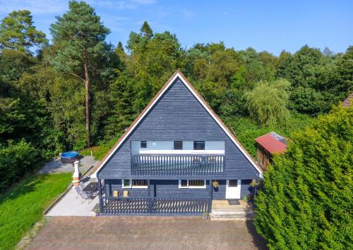 Bailieborough Ski Chalet | Large Newly Refurbished Lakeside Chalet With Optional Private Hot Tub