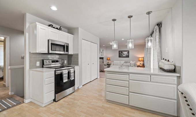 Far West House | Large peaceful and quiet home next to wine country!