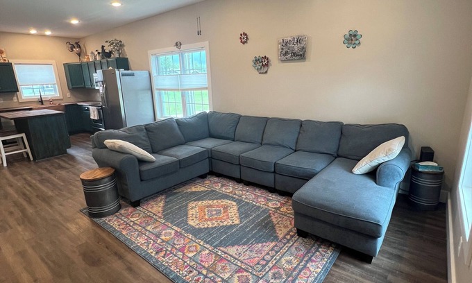Sullivan House | Large Private Studio attached Garage Washer Dryer AC WiFi Pet Friendly Sleeps 4