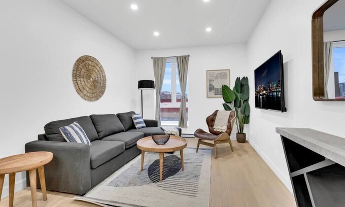 Southwest Condo | Large renovated 1 bedroom, king bed, sleep 4