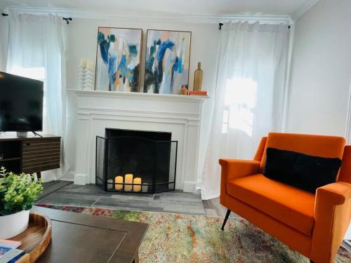 Crestline Heights House | Large Renovated Cottage on East Lake Park