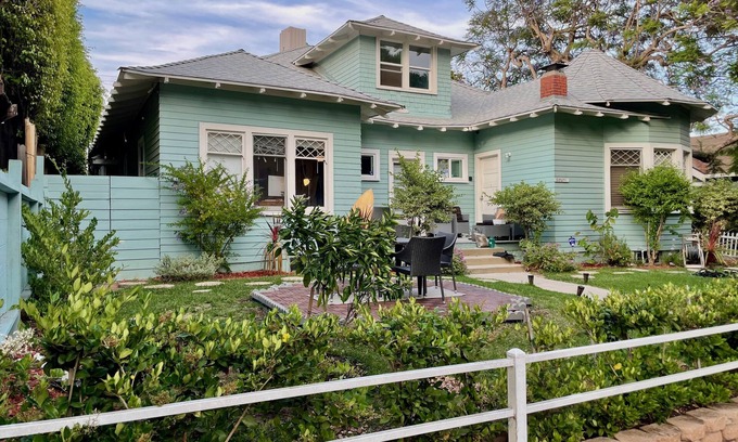 Pico House | Large Room Available in a Beautiful Victorian Manor in Santa Monica