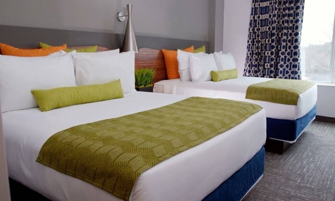 Circleville Resort | Large Room w/Patio Close to Monticello Casino and Raceway! Waterpark & Arcade!
