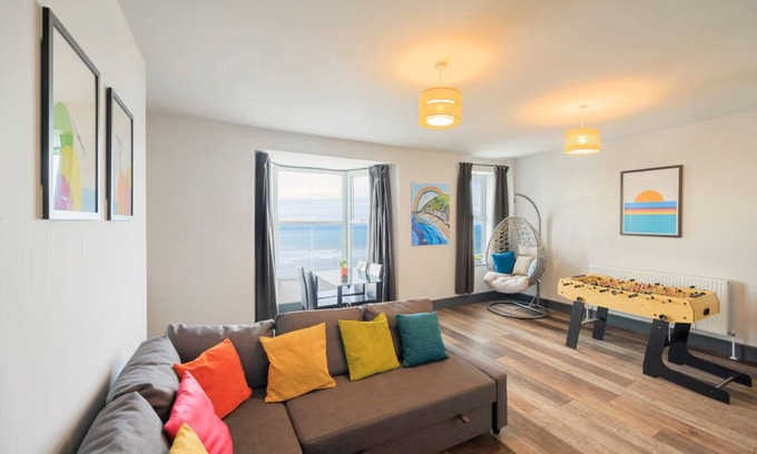 Aberystwyth House | Large seafront apartment with balcony, parking and sea views