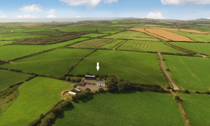 St Brides Cottage | Large Secluded, Pet Friendly Cottage, set in 12 acres-Great Base For Exploring