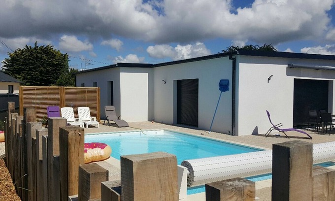 Plobannalec-Lesconil Villa | Large spacious contemporary house on the Atlantic with swimming pool
