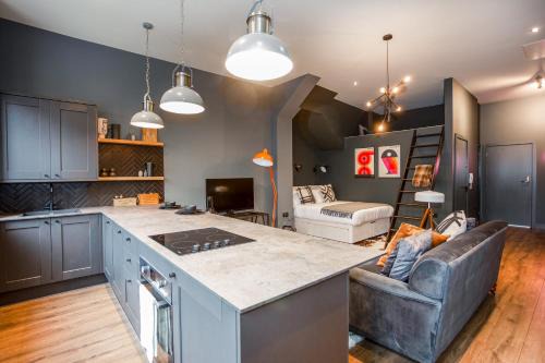 Westcliff-on-Sea Apartment | Large Studio Apartment, Free Parking, Close to Centre