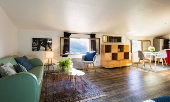 Le Bar-sur-Loup Apartment | LARGE STUDIO BETWEEN SEA AND MONTAGE WITH LARGE SIZE VIEW