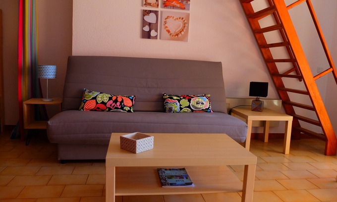 Les Lecques Apartment | LARGE STUDIO - TERRACE - PRIVATE PARKING - BEACH 50 M AWAY - CLOSE TO SHOPS & RESTAURANTS