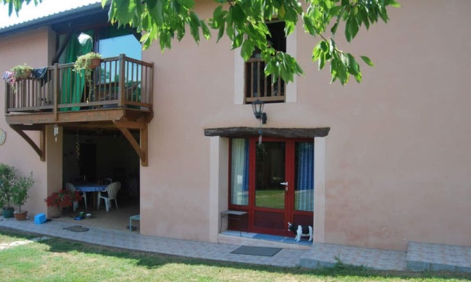 Saint-Loubouer Apartment | Large Studio surrounded by extensive garden with pool