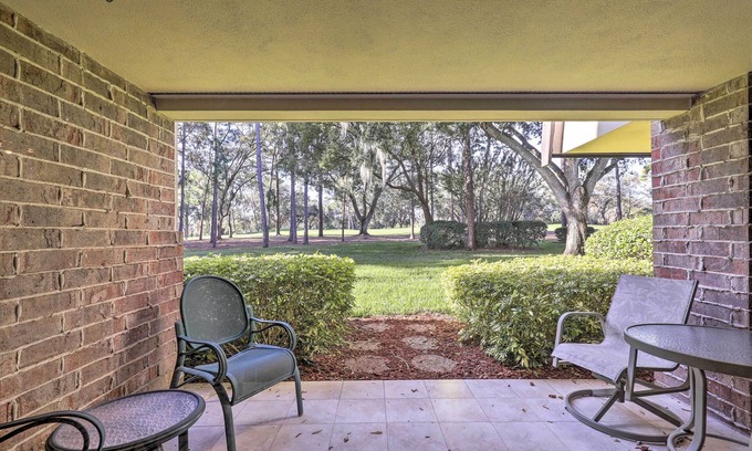 Palm Harbor Condo | Large Tampa-Area Condo - 15 Mi Clearwater Beach!