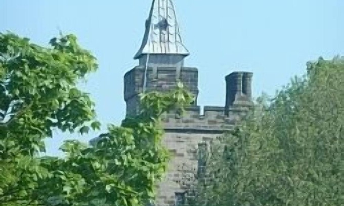 Alton House | Large Unusual House In Village Conservation Area
