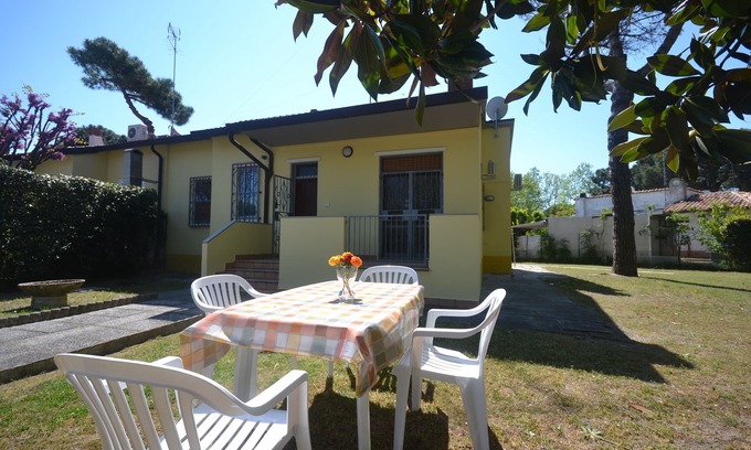 Lido delle Nazioni Villa | Large villa with 4 bedrooms, two bathrooms and large garden