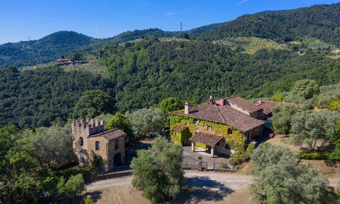 Carmignano Villa | Large villa near Florence on Wine Estate