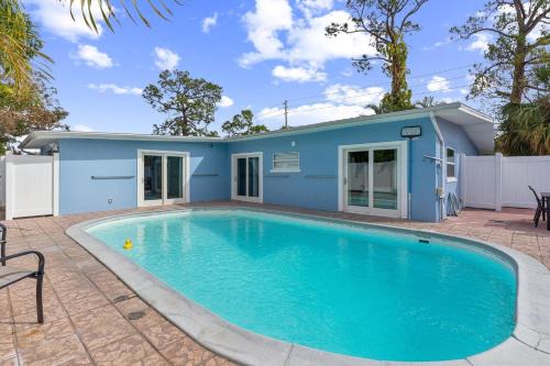 Anona House | Largo Pool House Getaway