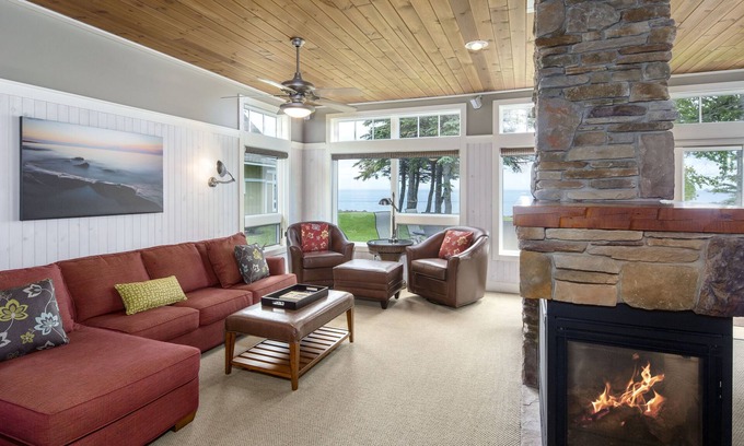 Two Harbors Hotel | Larsmont Cottages