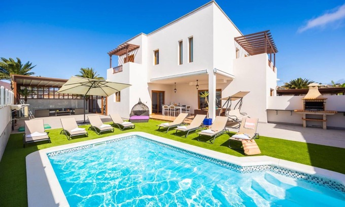 Costa Teguise Villa | Las Caletas - Four Bedroom Villa, Sleeps 8