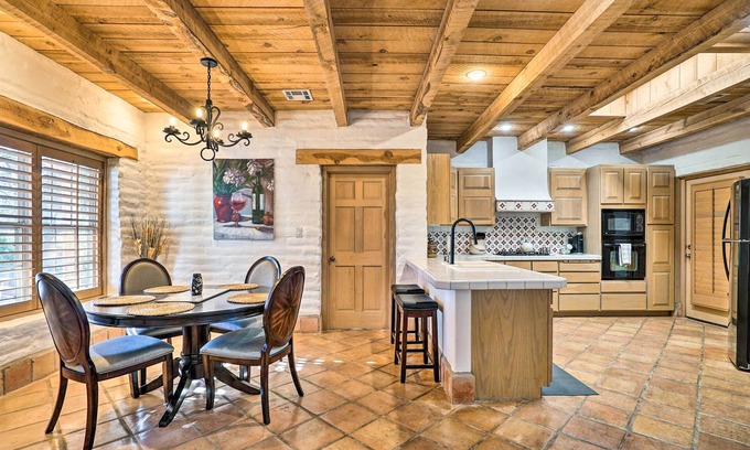Mesilla Park House | Las Cruces Home 'La Casa Blanca' w/Courtyard