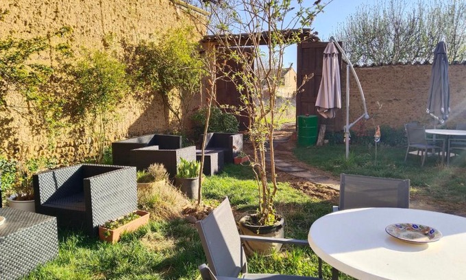 Reliegos Hostel | Las Hadas Albergue -solo para Peregrinos - Vegano -Bar