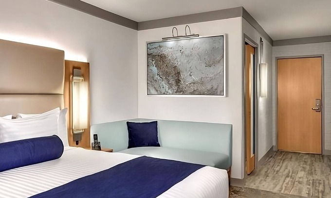 Gateway District House | Las Vegas Vacation! Pool, Game Room, Casino, Parking! Near The Neon Museum