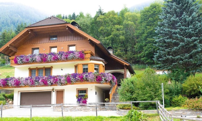 Sankt Michael im Lungau Apartment | Lassacher, Maria - Apartment, shower, toilet, 3 bedrooms