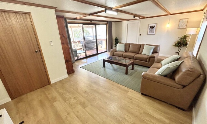 Port Hughes Apartment | Latone Sea Lodge - Entire Home in Port Hughes