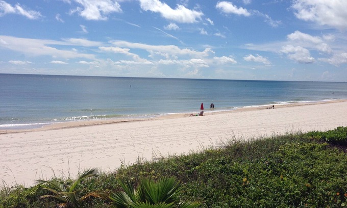 Lauderdale-by-the-Sea Apartment | Lauderdale By The Sea Beachfront Studio With Ocean View