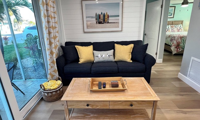 Englewood Cottage | Laughing Gull at Shorebirds 3min walk to beach Sunsets! Kayaks Bikes and More!