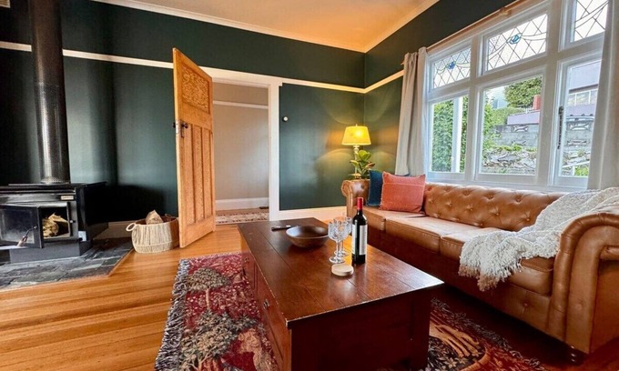 West Launceston House | Launceston Cottage With Views Spa Bath BBQ & Firepit