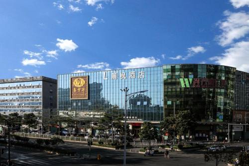 Longhua District Hotel | Lavande Hotel Shenzhen North Railway Station Qinghu Subway Station Branch
