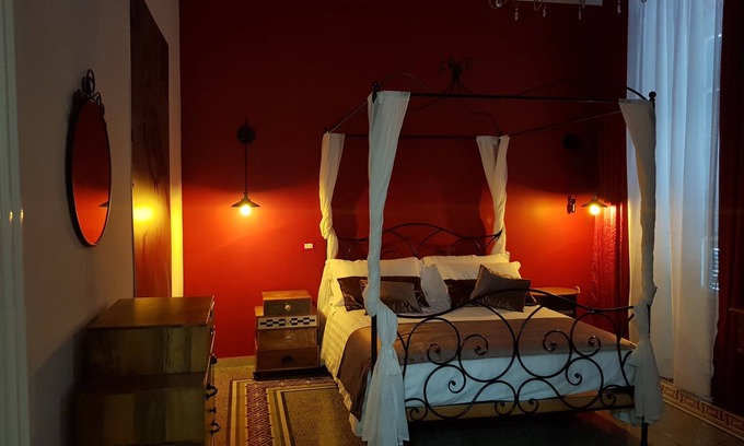 Naples City Centre Apartment | Lavanerahome apartment 2-6 seats Central Station