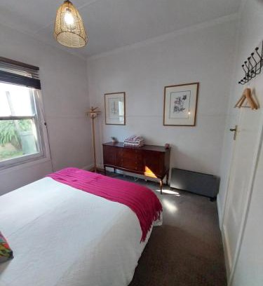 Black Hill House | Lavender Cottage - Cute, Cosy & Pet Friendly