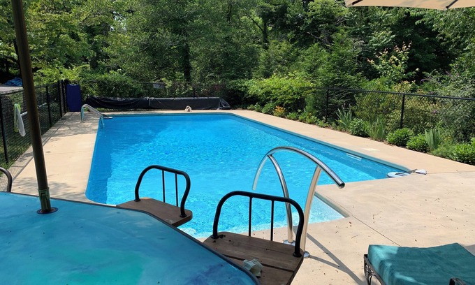 Lynn Bed & Breakfast | Lavender Hill has a Saltwater Pool, walkable to town & Private patio entrance