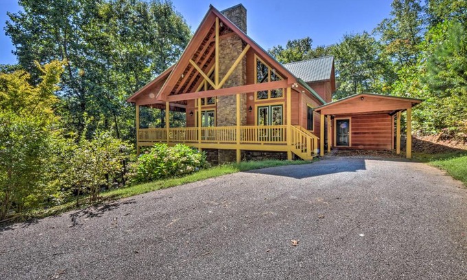 Hiawassee House | Lavish Hiawassee Cabin - Great for Families!