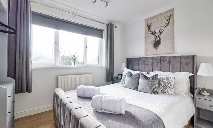 Rayleigh Apartment | Lavish Rayleigh Apartment - LMV Property