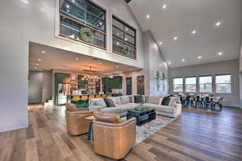 Glenwood House | Lavish Riverfront Escape with Gas Grill!