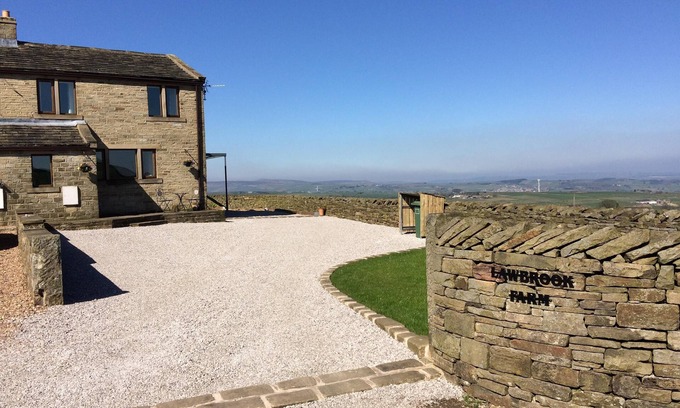 Hepworth Cottage | Law Brook Farm cottage with stunning views .