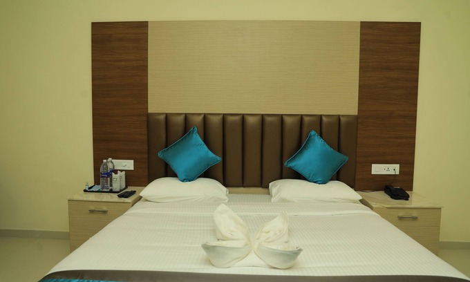 Mayiladuthurai Hotel | Laya Regency