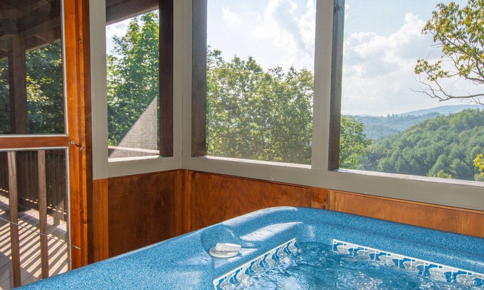 Jefferson Cabin | Lazy Dog Log Cabin, Hot Tub, Fishing Lake, New River Access, Foosball
