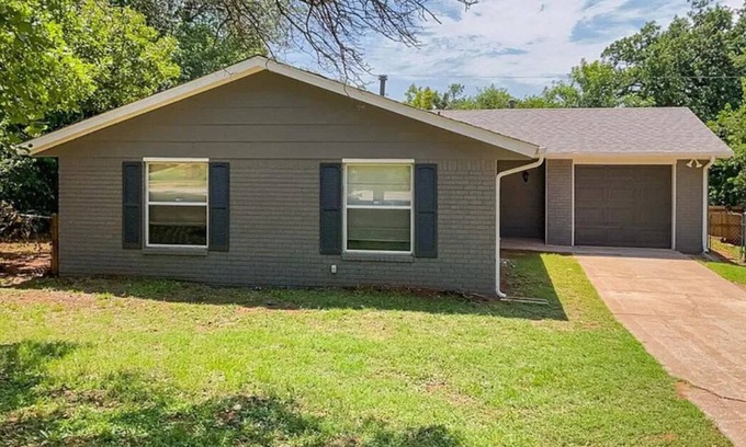 Edmond House | Lazy E Country Cozy in Edmond Oklahoma